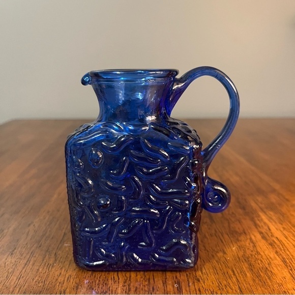Pilgrim Blue Glass Textured
Crinkle Creamer Reed Handle
Hand Blown 1950 Vintage - Picture 2 of 8
